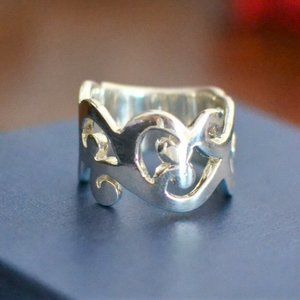 Sterling silver ring size 7. Designer vintage ring